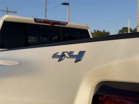 Used 2023 GMC Sierra 3500 SLT w/ SLT Convenience Package image 11