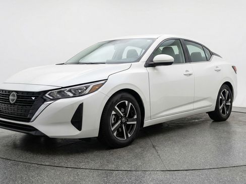 Used 2025 Nissan Sentra SV image 3