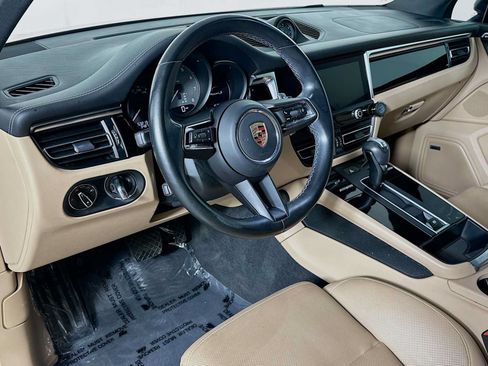Certified 2023 Porsche Macan S AWD/4WD image 4