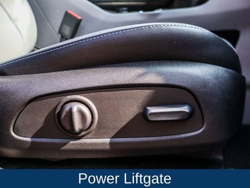 Used 2024 GMC Terrain SLT image 16