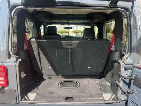 Used 2017 Jeep Wrangler Rubicon image 32