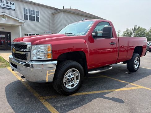 Used 2013 Chevrolet Silverado 2500 W/T w/ Snow Plow Prep Package AWD/4WD image 2