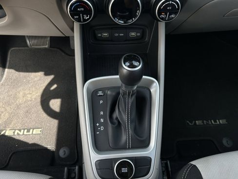 Used 2022 Hyundai Venue SEL image 10