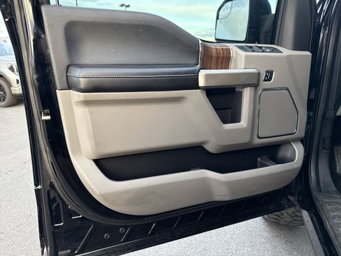 Used 2017 Ford F150 Lariat image 11