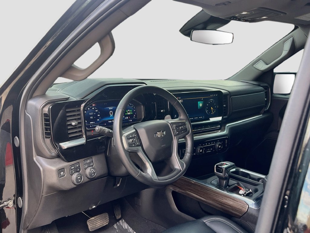 Used 2025 Chevrolet Silverado 1500 RST AWD/4WD image 9