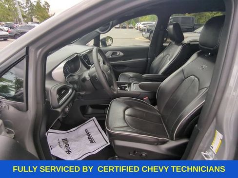Used 2025 Chrysler Pacifica Limited FWD image 23