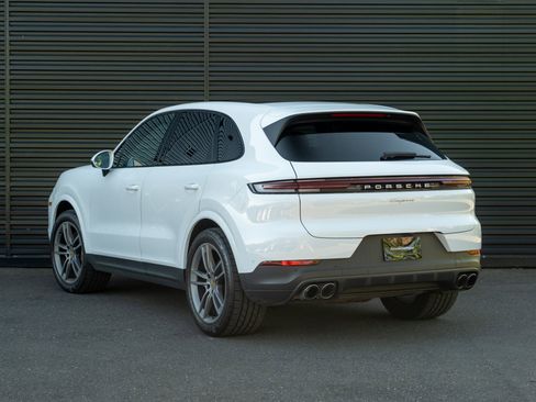Certified 2024 Porsche Cayenne AWD/4WD image 3