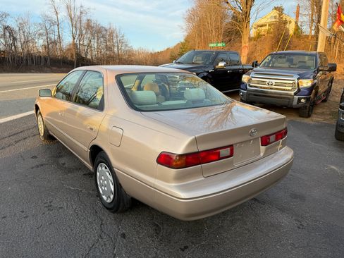 Used 1997 Toyota Camry LE image 4