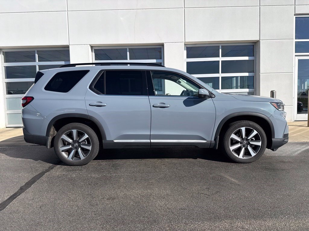 Used 2024 Honda Pilot Touring image 3