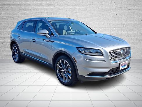 Used 2023 Lincoln Nautilus Reserve AWD/4WD image 3
