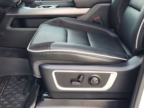 New 2026 RAM 1500 Laramie AWD/4WD image 22