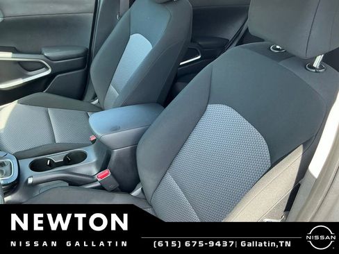 Used 2025 Kia Soul LX w/ LX Technology Package FWD image 14