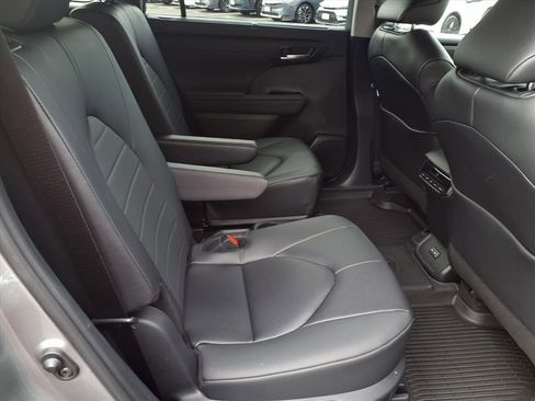 Certified 2025 Toyota Highlander XLE image 23