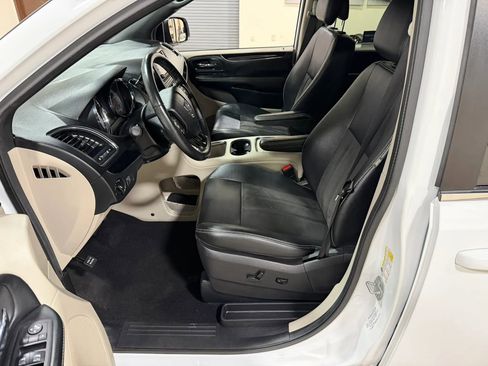 Used 2019 Dodge Grand Caravan SXT FWD image 42