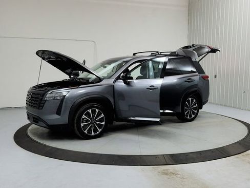 New 2026 Nissan Pathfinder Platinum FWD image 11