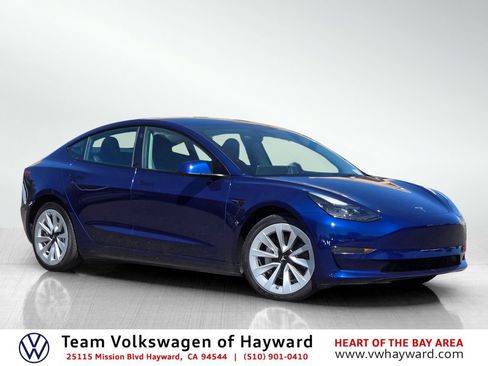 Used 2023 Tesla Model 3 Standard Range RWD image 1