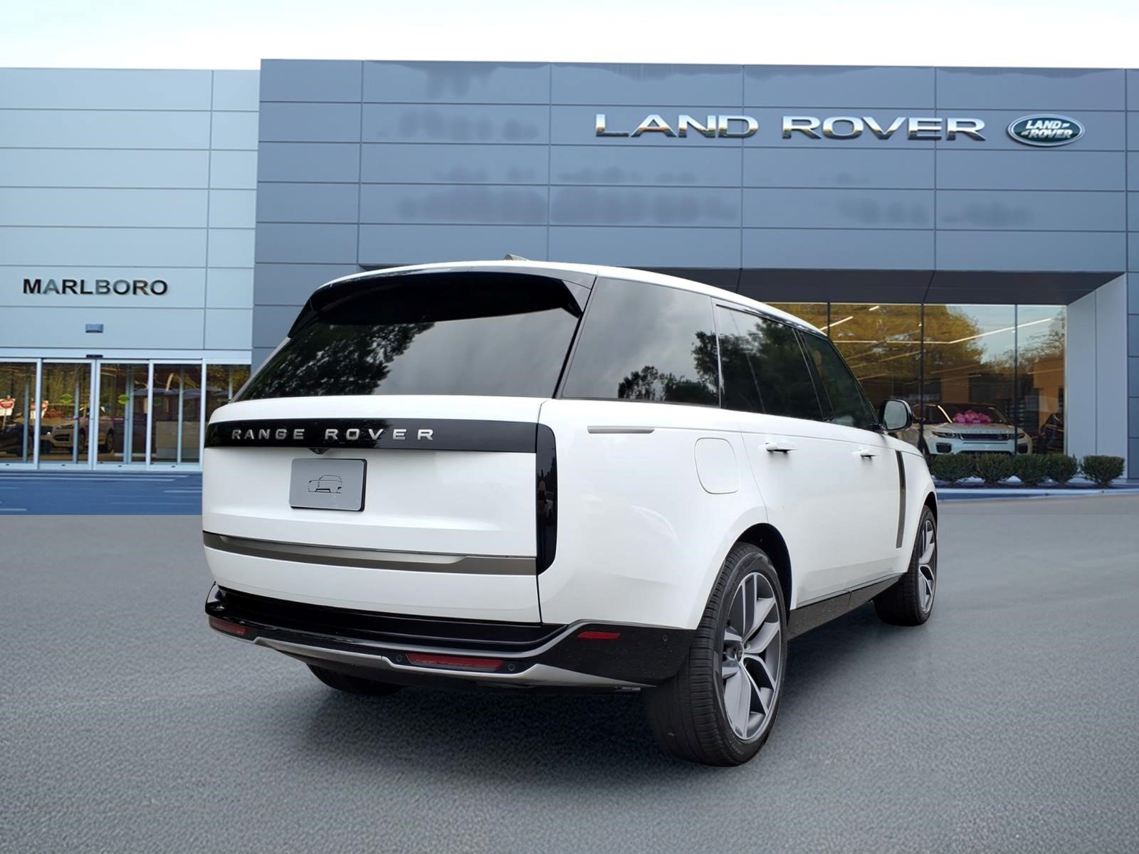 New 2027 Land Rover Range Rover Long Wheelbase SE AWD/4WD image 2