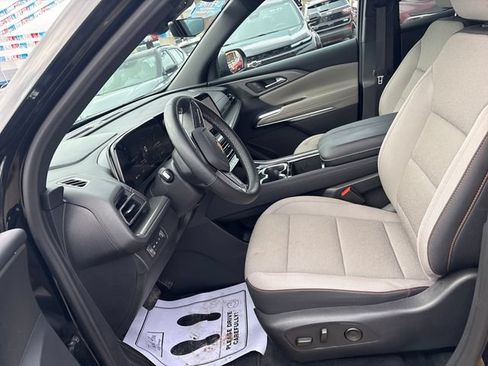 Used 2026 Chevrolet Traverse LT w/ Driver Confidence Package AWD/4WD image 8