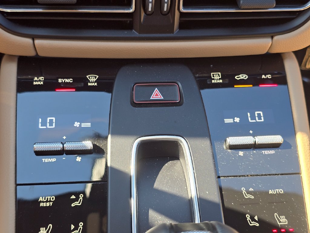 Certified 2026 Porsche Macan AWD/4WD image 33