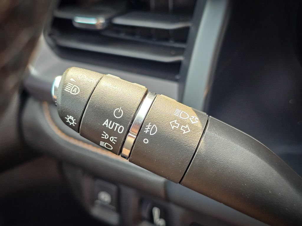 Used 2023 GMC Acadia AT4 w/ Technology Package AWD/4WD image 22