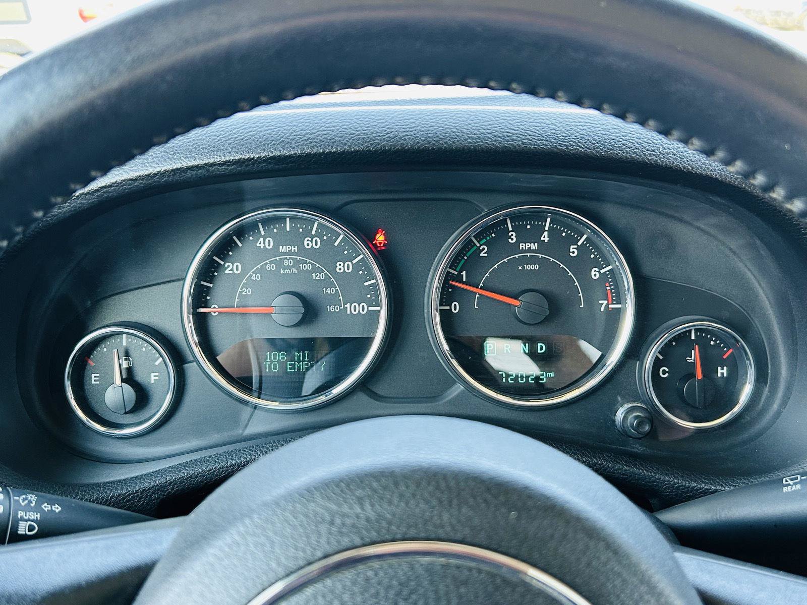 Used 2017 Jeep Wrangler Sahara w/ Connectivity Group AWD/4WD image 10