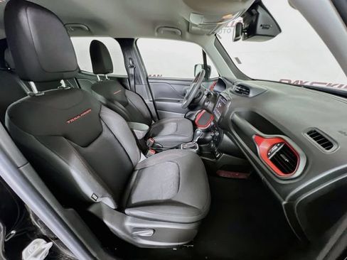 Used 2023 Jeep Renegade Trailhawk AWD/4WD image 38