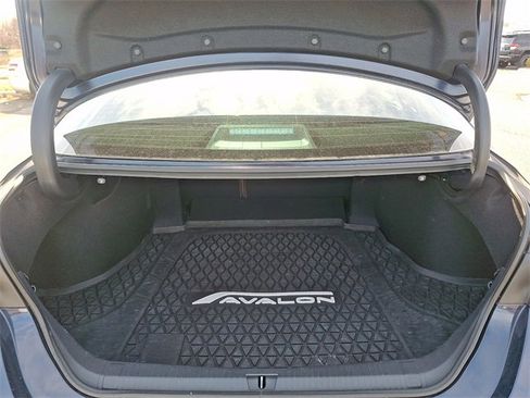 Used 2021 Toyota Avalon Limited image 31