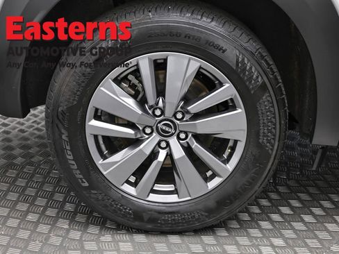 Used 2025 Nissan Pathfinder SV FWD image 30