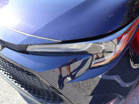 Used 2022 Toyota Corolla LE FWD image 3