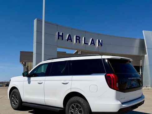 New 2026 Ford Expedition Active image 3