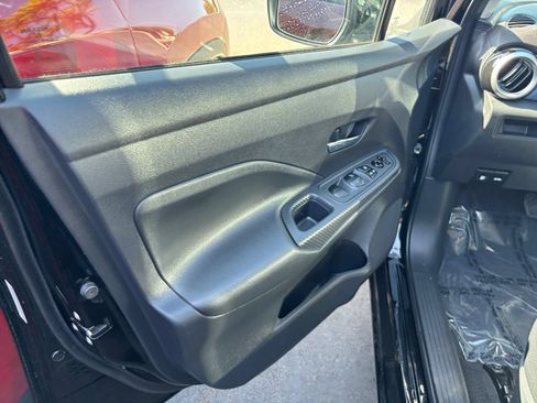 Used 2025 Nissan Versa SV FWD image 18