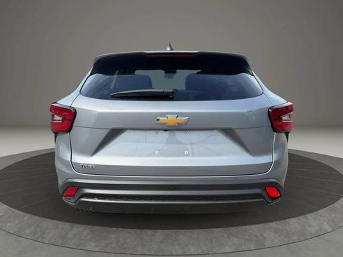 Used 2024 Chevrolet Trax LS w/ Driver Confidence Package FWD image 6