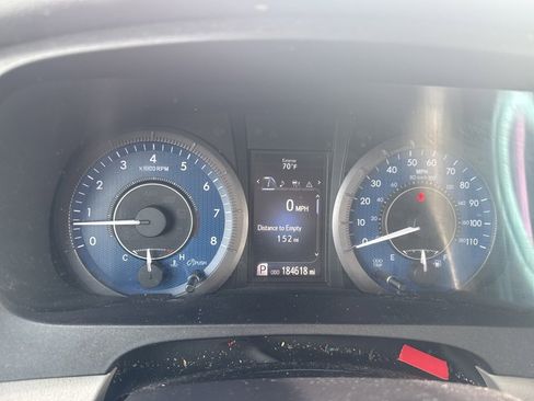 Used 2020 Toyota Sienna LE image 1