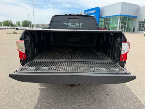 Used 2018 Nissan Titan SV AWD/4WD image 14