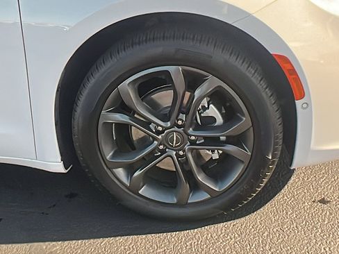 New 2026 Chrysler Pacifica Select image 9