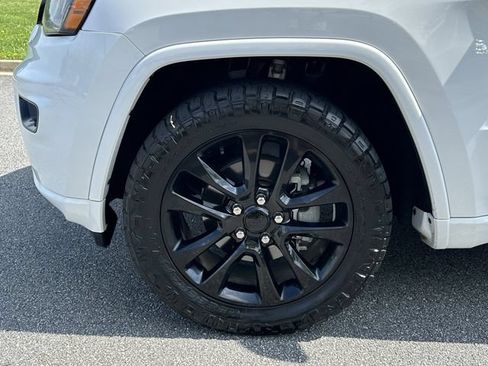 Used 2020 Jeep Grand Cherokee Altitude RWD image 13