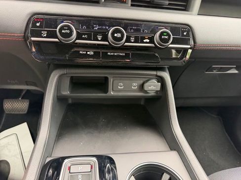 Used 2026 Honda Pilot Sport image 17