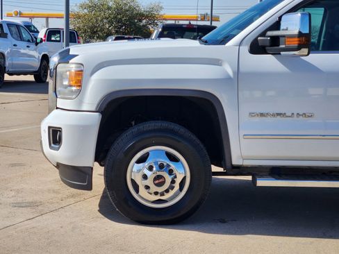 Used 2016 GMC Sierra 3500 Denali w/ Duramax Plus Package image 10