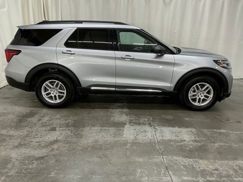 Used 2025 Ford Explorer Active image 2