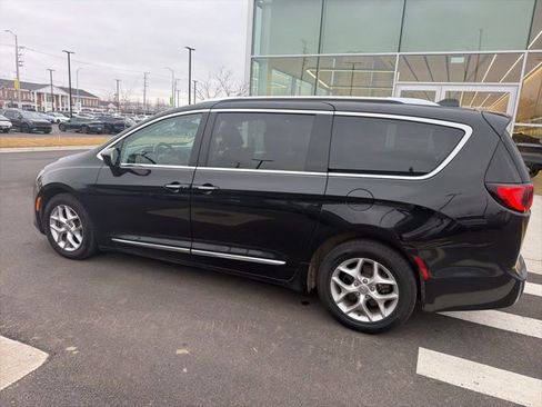 Used 2019 Chrysler Pacifica Touring-L Plus w/ Tire & Wheel Group image 12