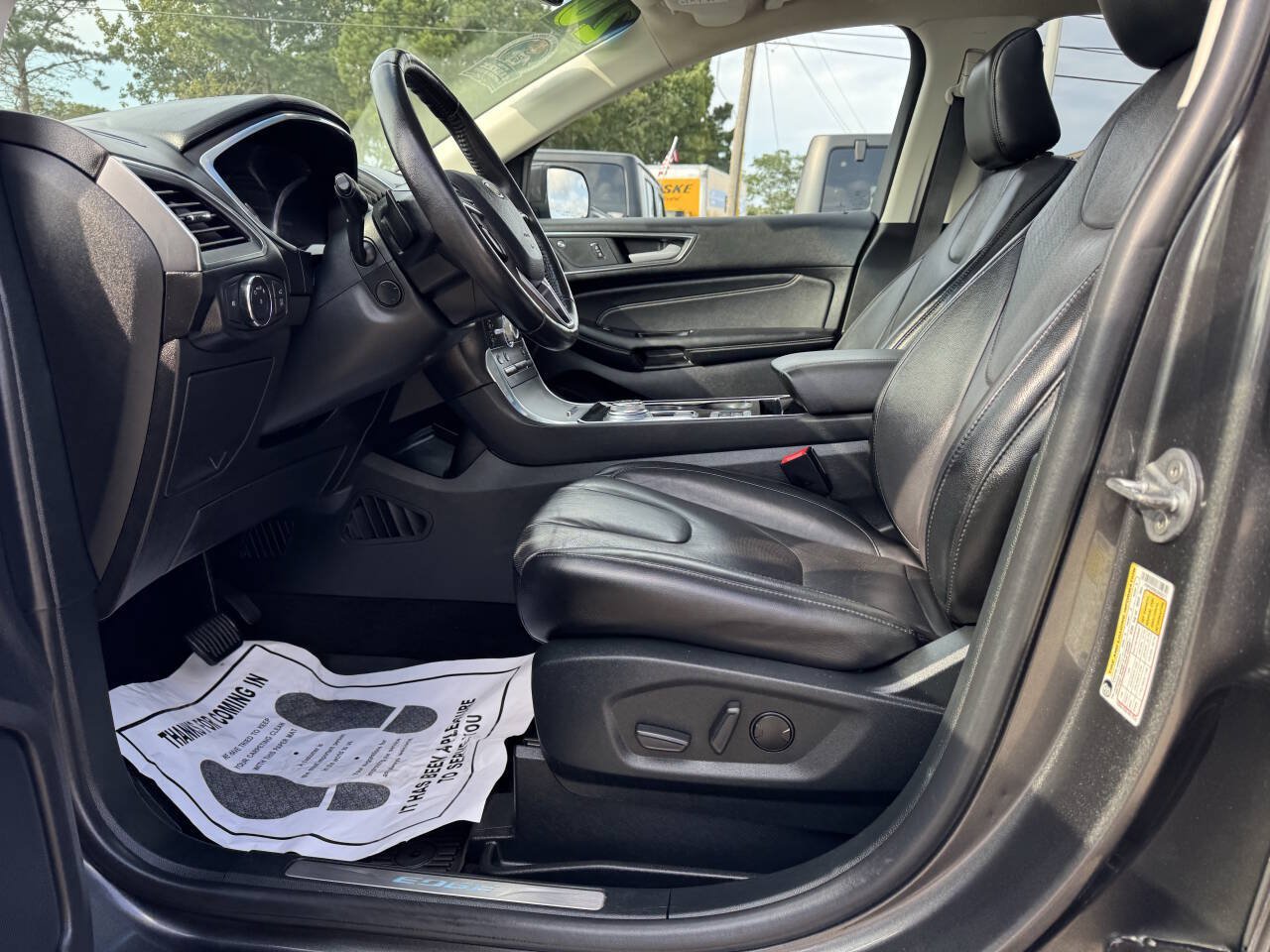 Used 2020 Ford Edge Titanium w/ Equipment Group 301A AWD/4WD image 15
