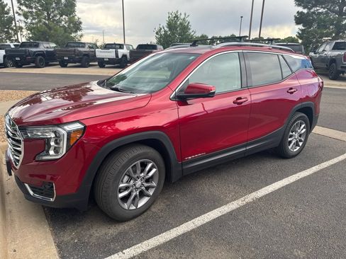 Used 2024 GMC Terrain SLT w/ Infotainment Package II AWD/4WD image 1