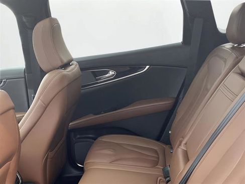 Used 2022 Lincoln Nautilus Reserve w/ Equipment Group 201A image 11