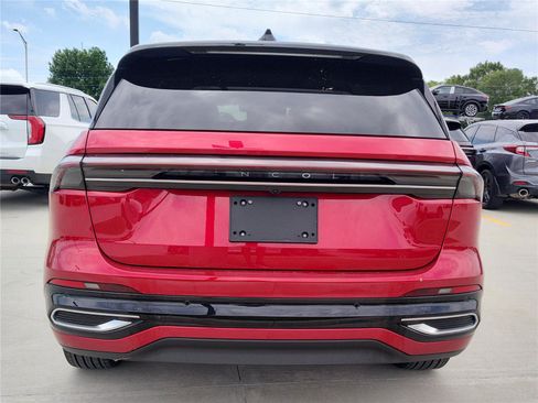 Used 2025 Lincoln Nautilus Reserve AWD/4WD image 5