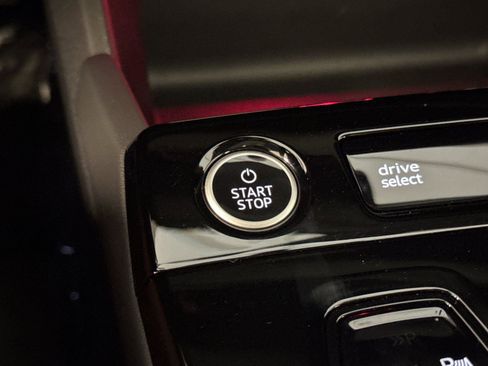 New 2025 Audi Q6 e-tron Premium Plus image 22