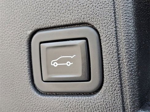 Used 2020 GMC Terrain SLE w/ Driver Convenience Package image 30