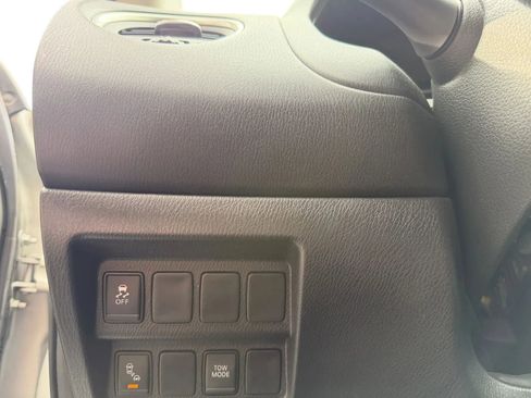 Used 2019 Nissan Pathfinder SV AWD/4WD image 15