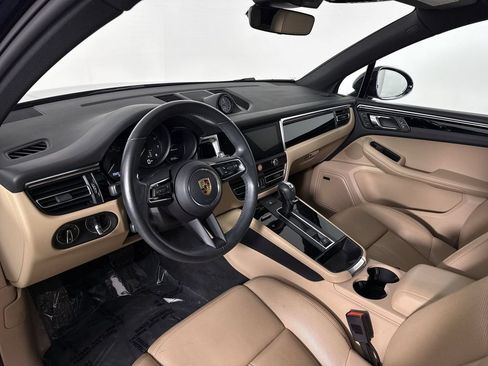 Certified 2023 Porsche Macan w/ Premium Package Plus AWD/4WD image 4