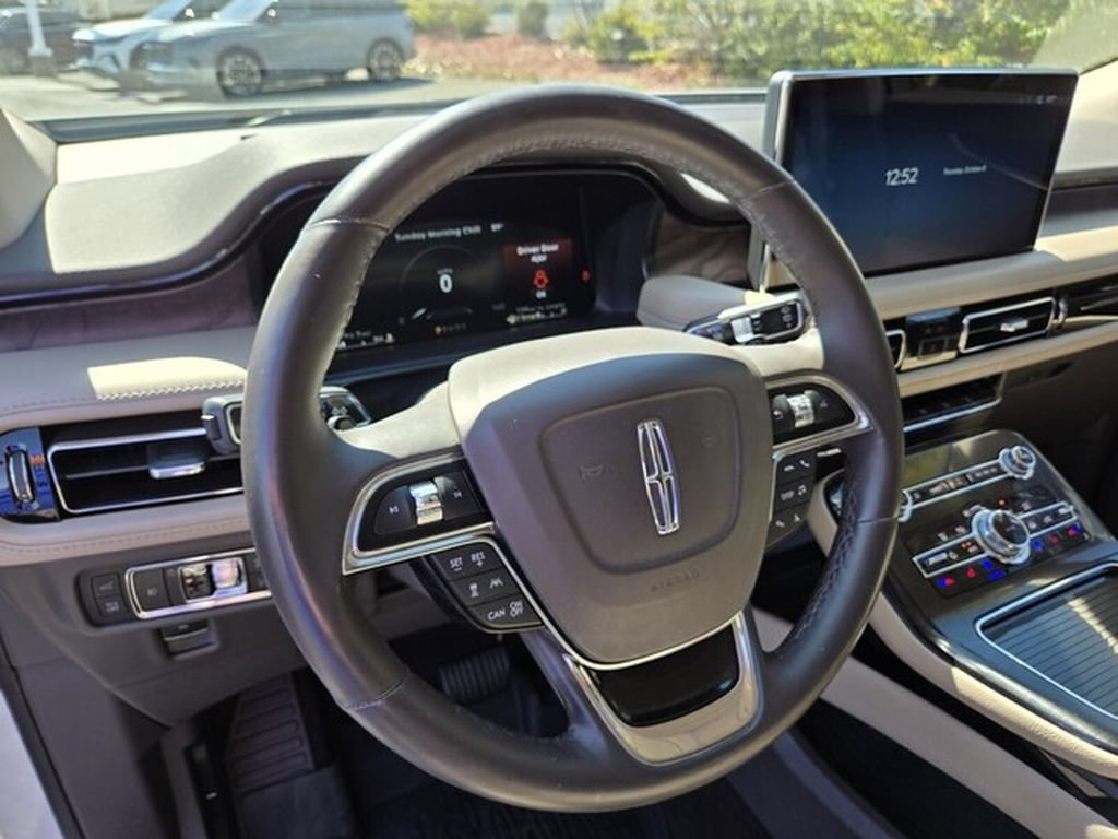 Used 2022 Lincoln Nautilus Reserve w/ Equipment Group 202A AWD/4WD image 11