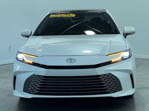 Used 2025 Toyota Camry XLE FWD image 3